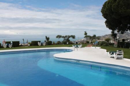 Hermosa Casa Con Terraza E Increibles Vistas Al Mar Y La Montana เนร์คา ภายนอก รูปภาพ