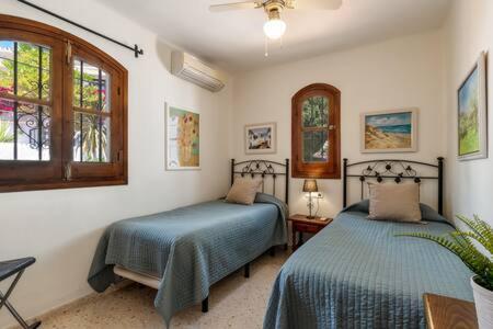 Hermosa Casa Con Terraza E Increibles Vistas Al Mar Y La Montana เนร์คา ภายนอก รูปภาพ