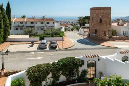 Hermosa Casa Con Terraza E Increibles Vistas Al Mar Y La Montana เนร์คา ภายนอก รูปภาพ